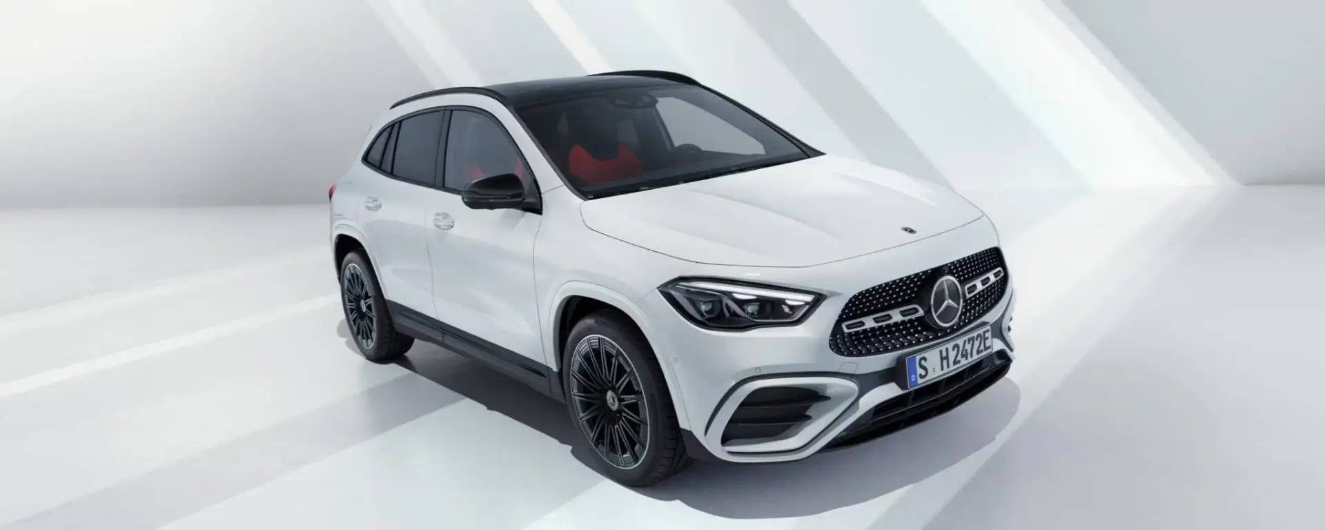 slider Nuova Mercedes-Benz GLA: la sport compact SUV della Stella sale ad un livello superiore